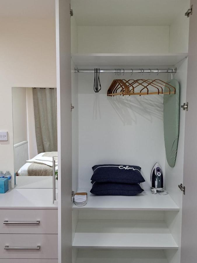 Modern 2 Bed 2 Bath Apartment Free Parking Watford  Esterno foto