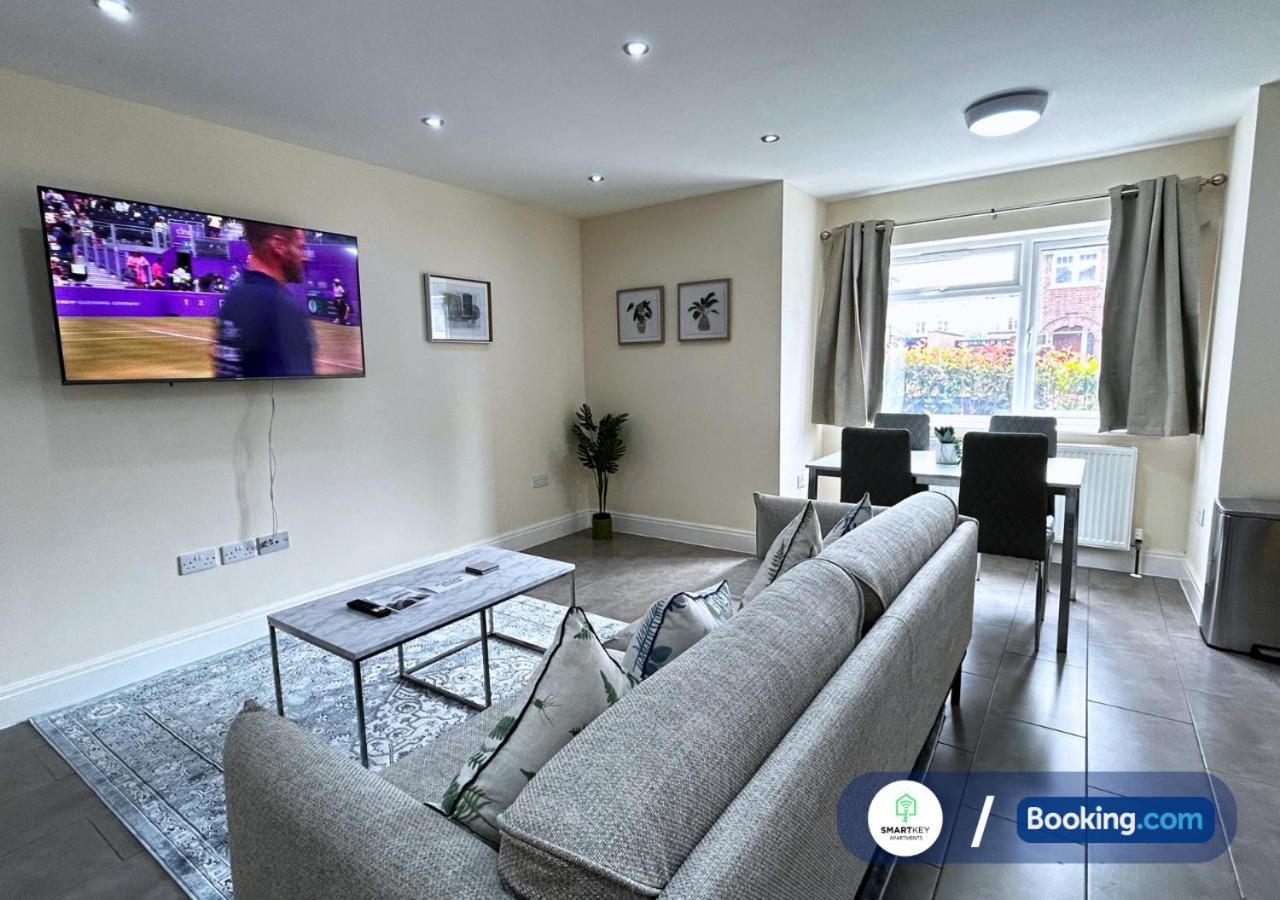 Modern 2 Bed 2 Bath Apartment Free Parking Watford  Esterno foto