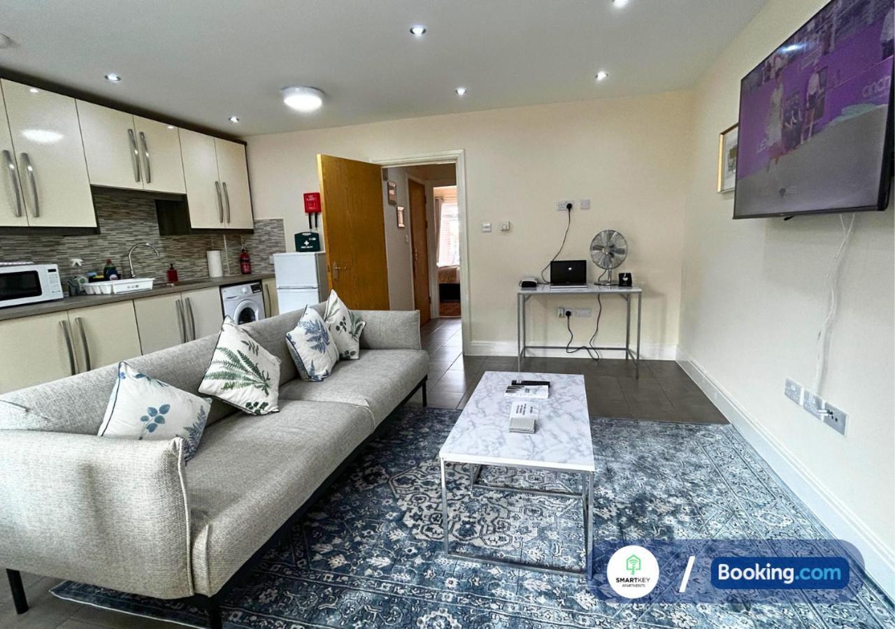 Modern 2 Bed 2 Bath Apartment Free Parking Watford  Esterno foto