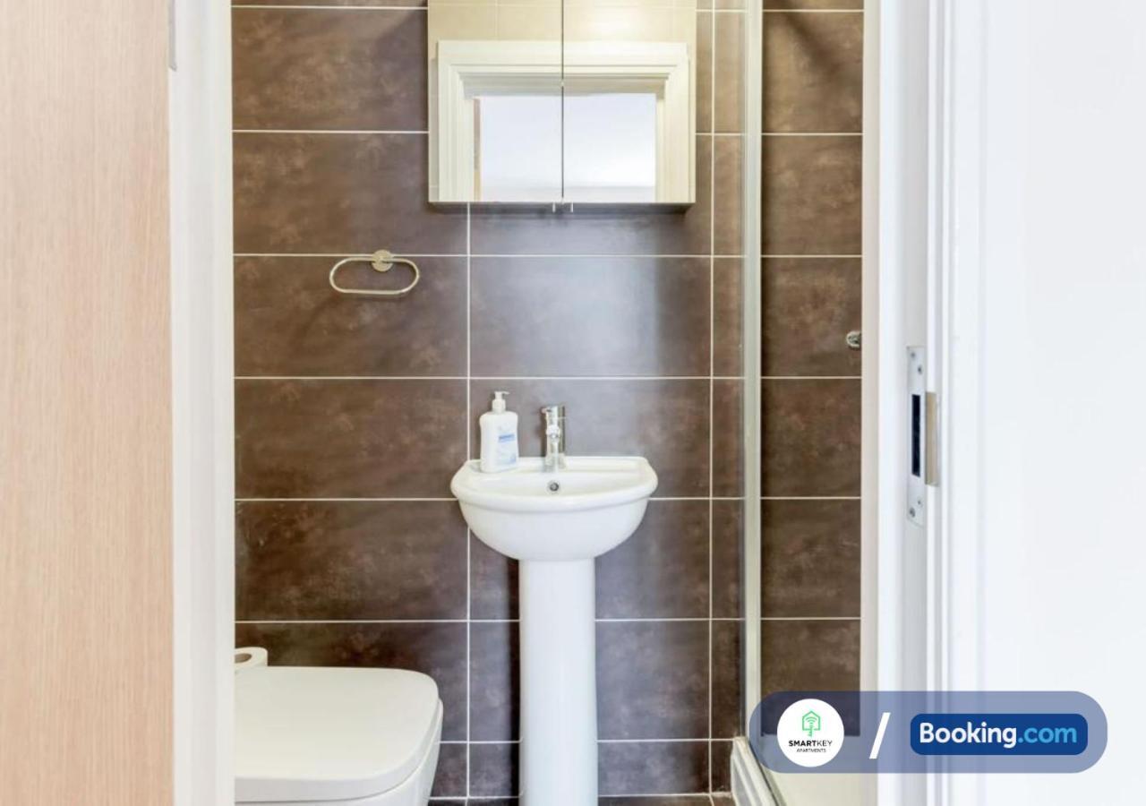 Modern 2 Bed 2 Bath Apartment Free Parking Watford  Esterno foto