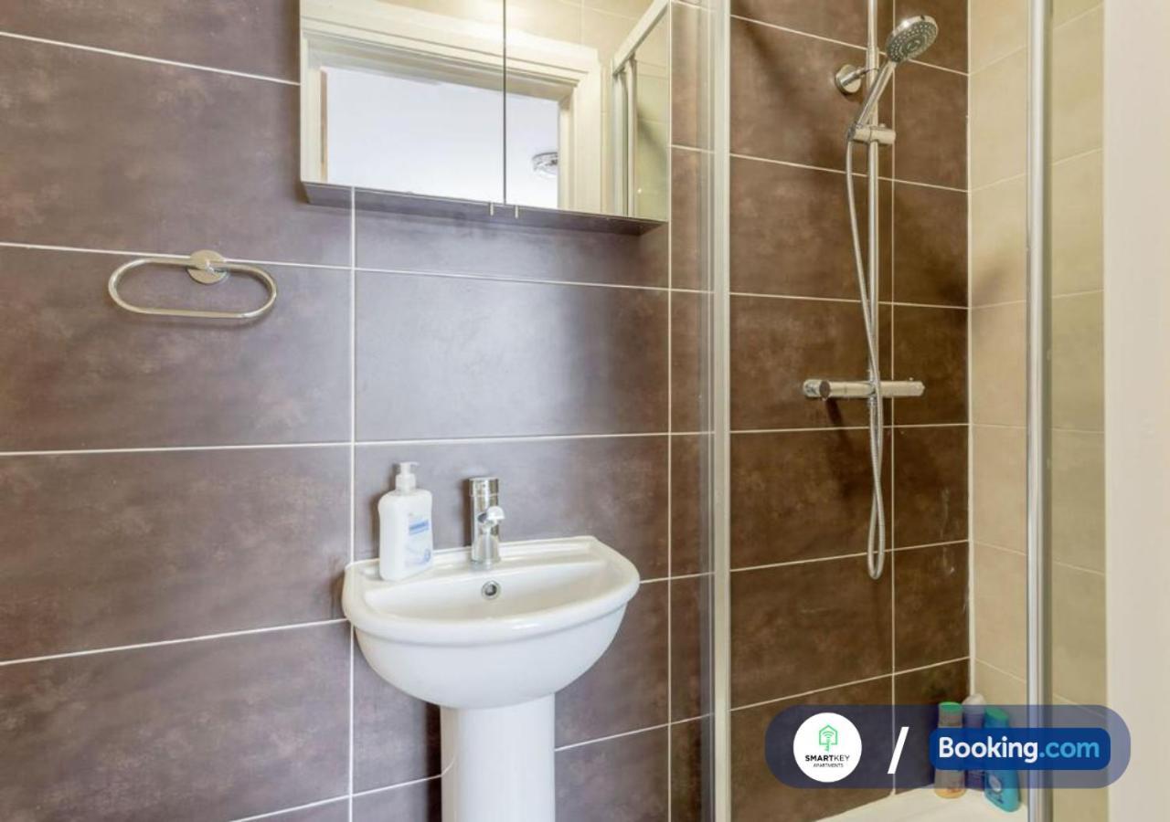 Modern 2 Bed 2 Bath Apartment Free Parking Watford  Esterno foto