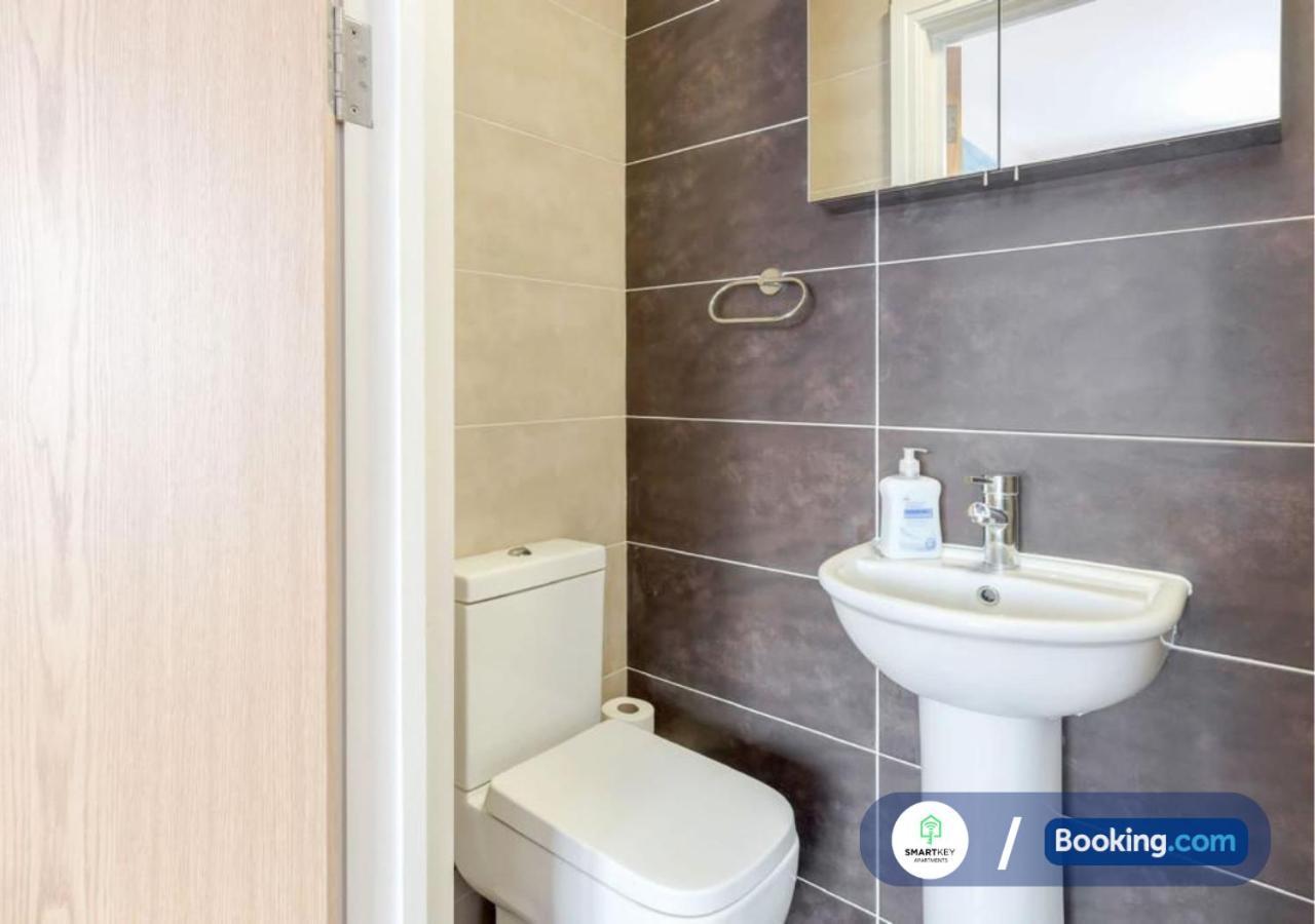 Modern 2 Bed 2 Bath Apartment Free Parking Watford  Esterno foto