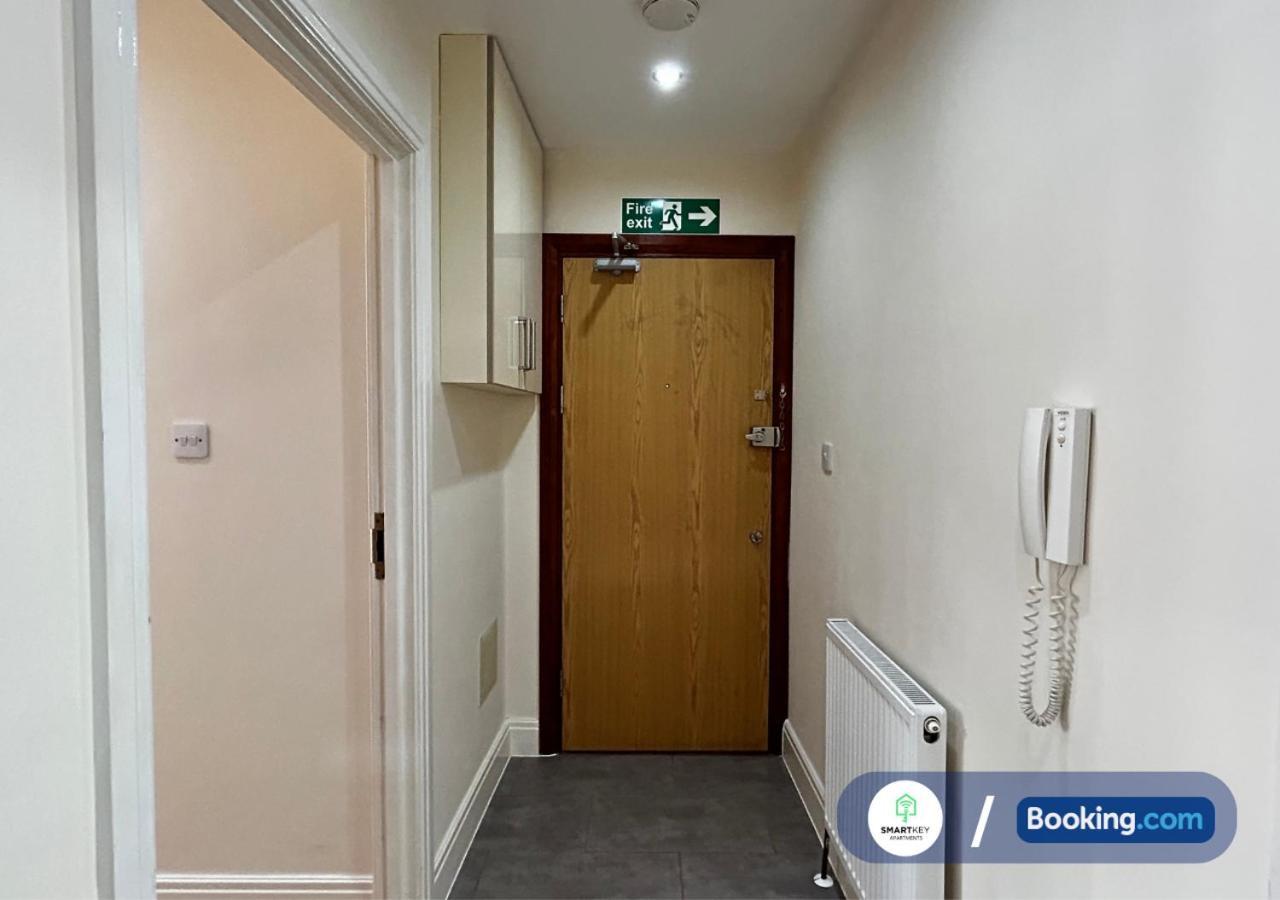 Modern 2 Bed 2 Bath Apartment Free Parking Watford  Esterno foto